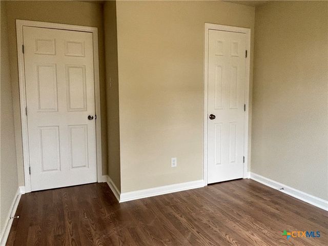 700 E 5th Street, Nixon, TX 78140