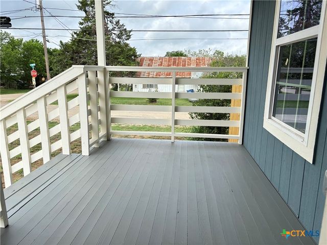 700 E 5th Street, Nixon, TX 78140