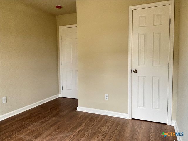 700 E 5th Street, Nixon, TX 78140