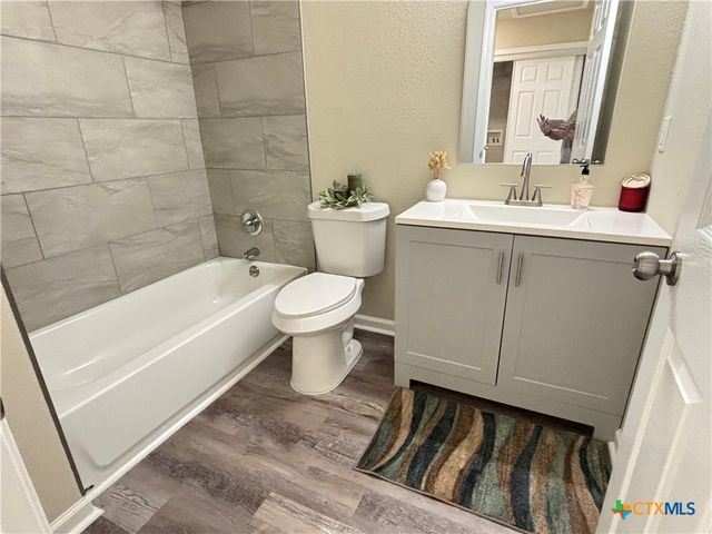 700 E 5th Street, Nixon, TX 78140