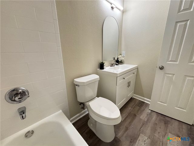 700 E 5th Street, Nixon, TX 78140