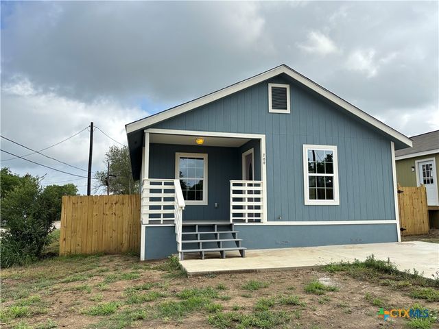 700 E 5th Street, Nixon, TX 78140