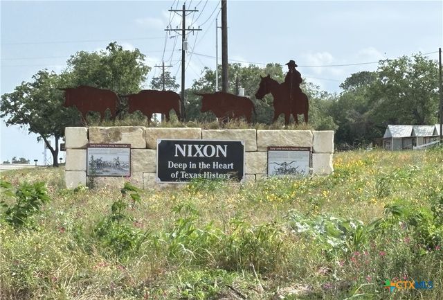 700 E 5th Street, Nixon, TX 78140