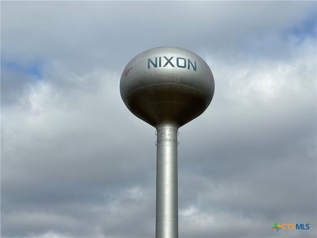700 E 5th Street, Nixon, TX 78140