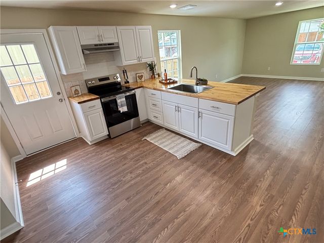 700 E 5th Street, Nixon, TX 78140