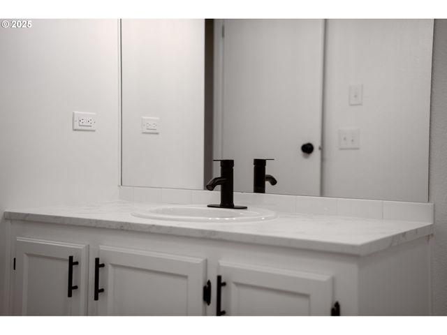 14 S GEE CREEK Loop, Ridgefield, WA 98642