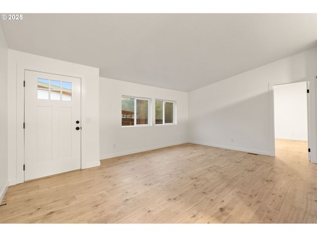 14 S GEE CREEK Loop, Ridgefield, WA 98642