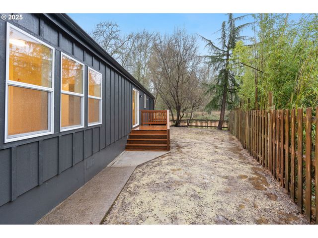 14 S GEE CREEK Loop, Ridgefield, WA 98642