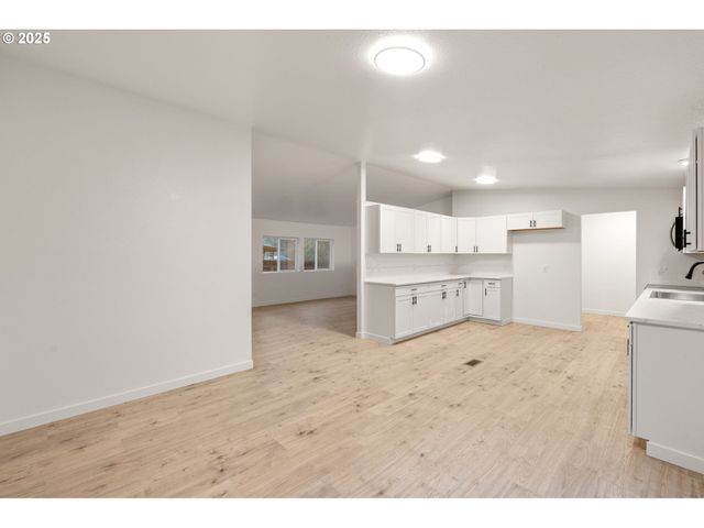 14 S GEE CREEK Loop, Ridgefield, WA 98642