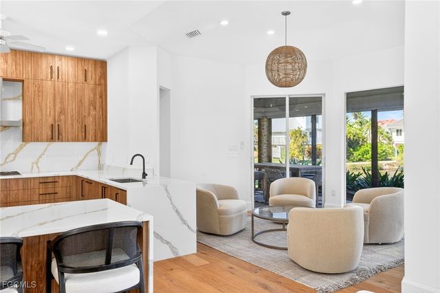 9008 Mockingbird DR, Sanibel, FL 33957