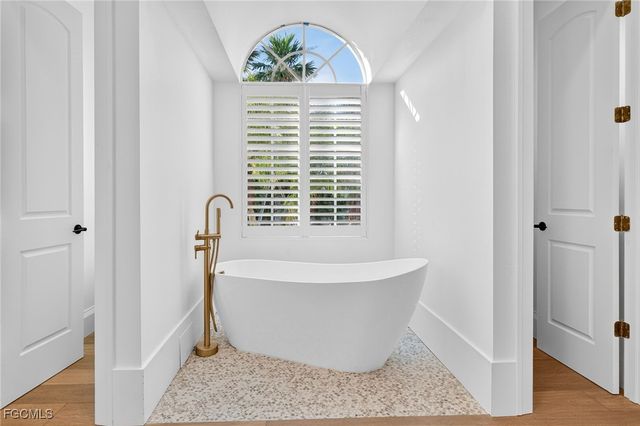 9008 Mockingbird DR, Sanibel, FL 33957