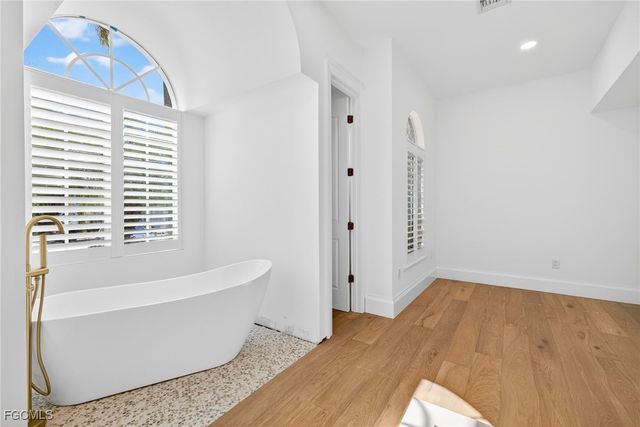 9008 Mockingbird DR, Sanibel, FL 33957