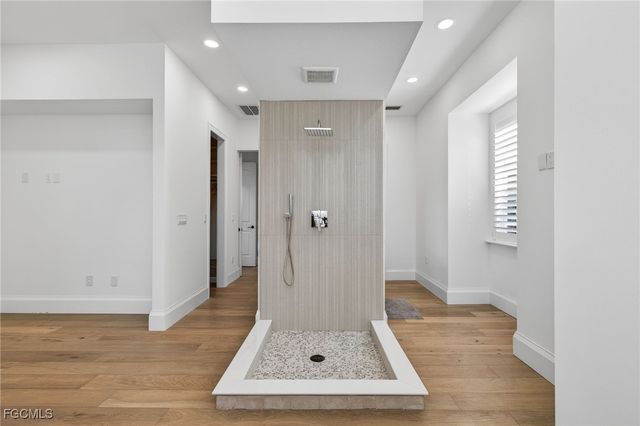 9008 Mockingbird DR, Sanibel, FL 33957