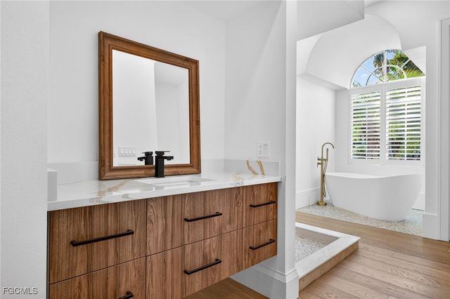 9008 Mockingbird DR, Sanibel, FL 33957