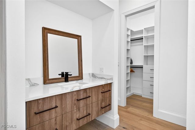 9008 Mockingbird DR, Sanibel, FL 33957