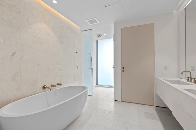 200 Arkona Court 401, West Palm Beach, FL 33401