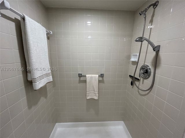 10130 Sunrise Lakes Blvd 207, Sunrise, FL 33322