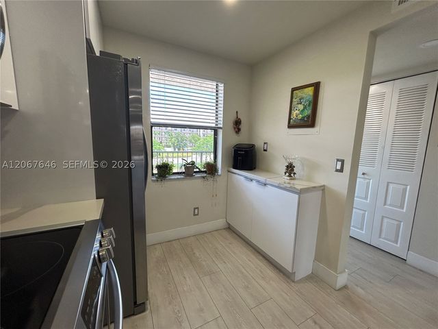 10130 Sunrise Lakes Blvd 207, Sunrise, FL 33322