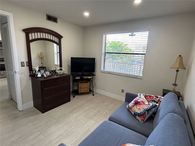 10130 Sunrise Lakes Blvd 207, Sunrise, FL 33322