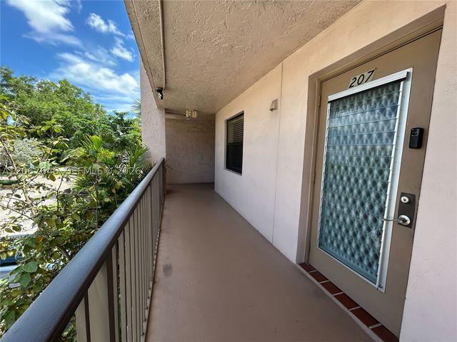 10130 Sunrise Lakes Blvd 207, Sunrise, FL 33322