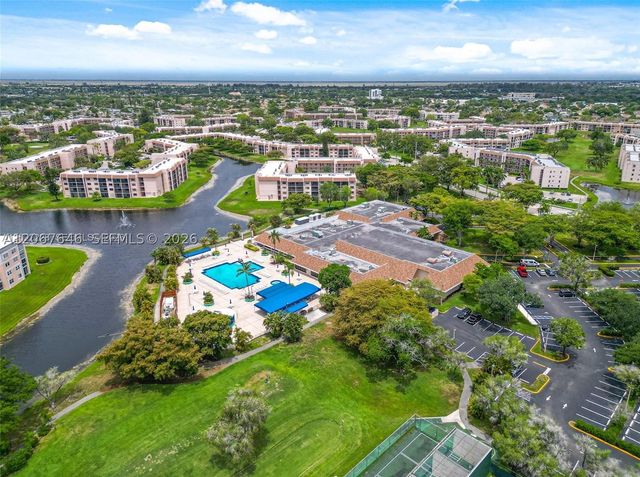 10130 Sunrise Lakes Blvd 207, Sunrise, FL 33322
