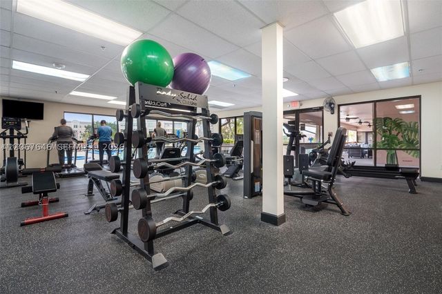 10130 Sunrise Lakes Blvd 207, Sunrise, FL 33322