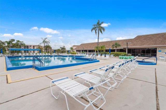 10130 Sunrise Lakes Blvd 207, Sunrise, FL 33322
