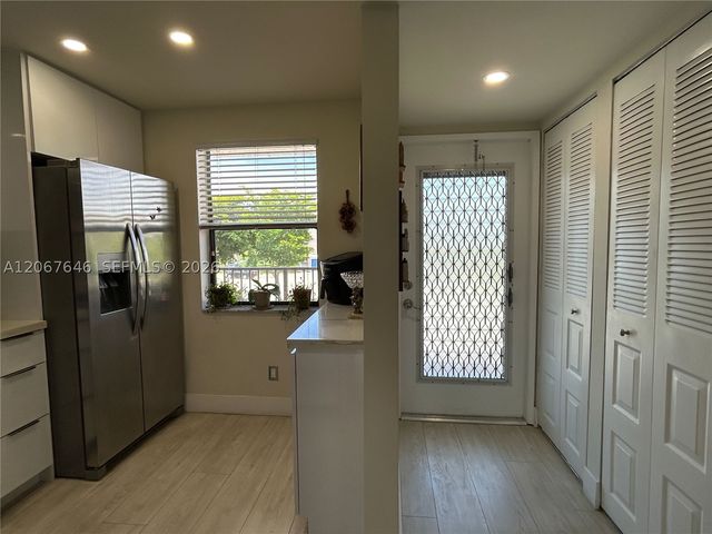 10130 Sunrise Lakes Blvd 207, Sunrise, FL 33322