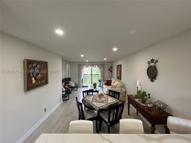 10130 Sunrise Lakes Blvd 207, Sunrise, FL 33322