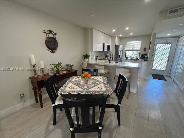 10130 Sunrise Lakes Blvd 207, Sunrise, FL 33322