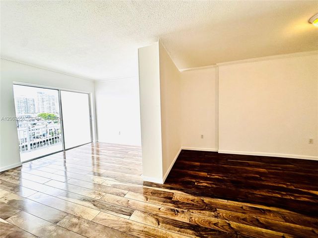 400 Kings Point Drive 714, Sunny Isles Beach, FL 33160
