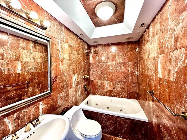 400 Kings Point Drive 714, Sunny Isles Beach, FL 33160