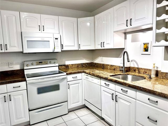 400 Kings Point Drive 714, Sunny Isles Beach, FL 33160
