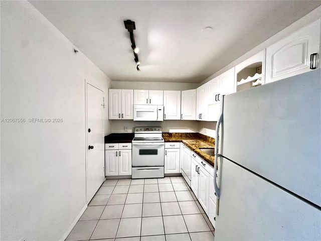 400 Kings Point Drive 714, Sunny Isles Beach, FL 33160