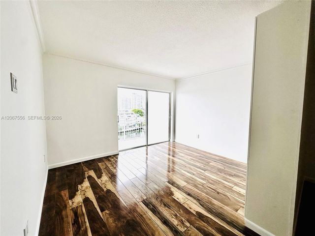 400 Kings Point Drive 714, Sunny Isles Beach, FL 33160