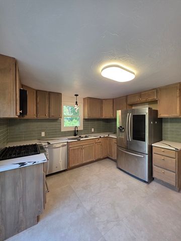 46 Old Powder House Rd, Lakeville, MA 02347