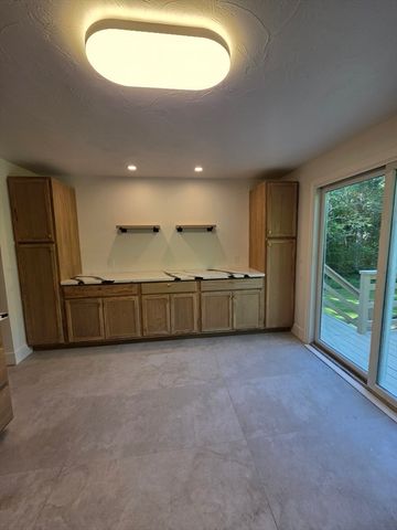 46 Old Powder House Rd, Lakeville, MA 02347