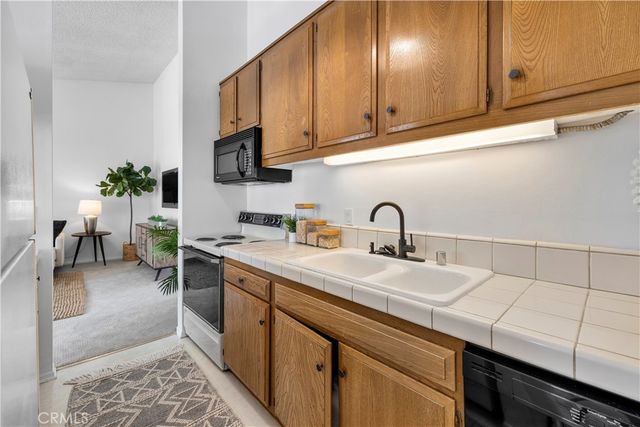 902 Camino Real 207, Redondo Beach, CA 90277