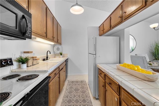 902 Camino Real 207, Redondo Beach, CA 90277