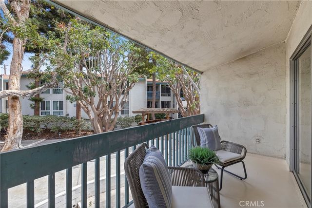 902 Camino Real 207, Redondo Beach, CA 90277