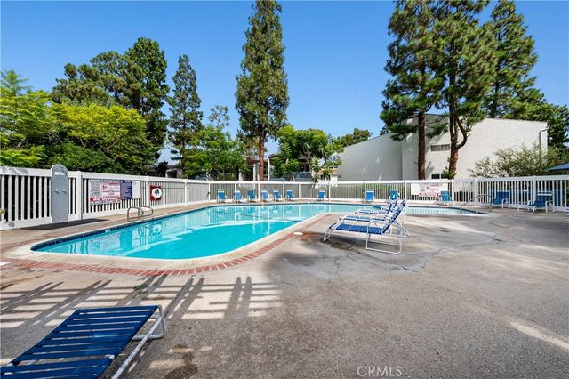 902 Camino Real 207, Redondo Beach, CA 90277