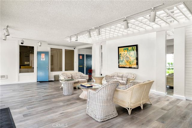 902 Camino Real 207, Redondo Beach, CA 90277