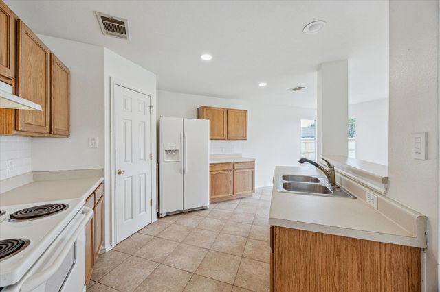 110 Rinehardt ST, Hutto, TX 78634