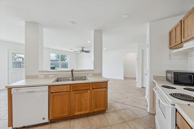 110 Rinehardt ST, Hutto, TX 78634