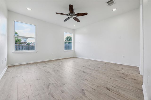 110 Rinehardt ST, Hutto, TX 78634