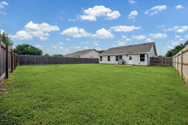 110 Rinehardt ST, Hutto, TX 78634