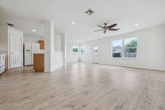 110 Rinehardt ST, Hutto, TX 78634