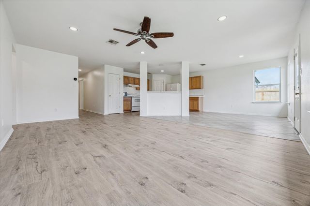 110 Rinehardt ST, Hutto, TX 78634
