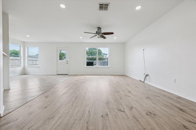 110 Rinehardt ST, Hutto, TX 78634
