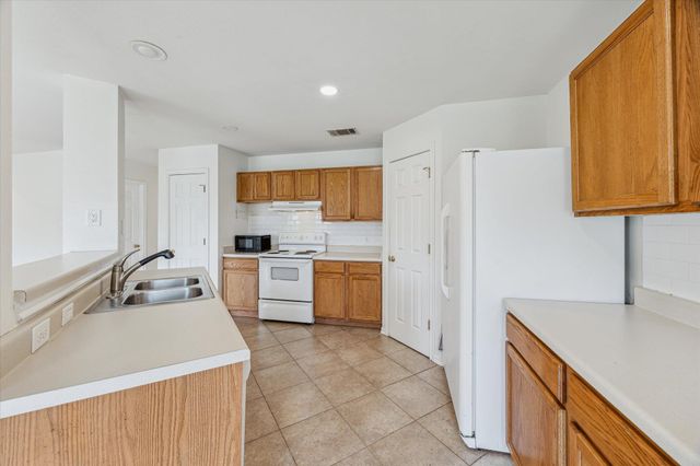 110 Rinehardt ST, Hutto, TX 78634